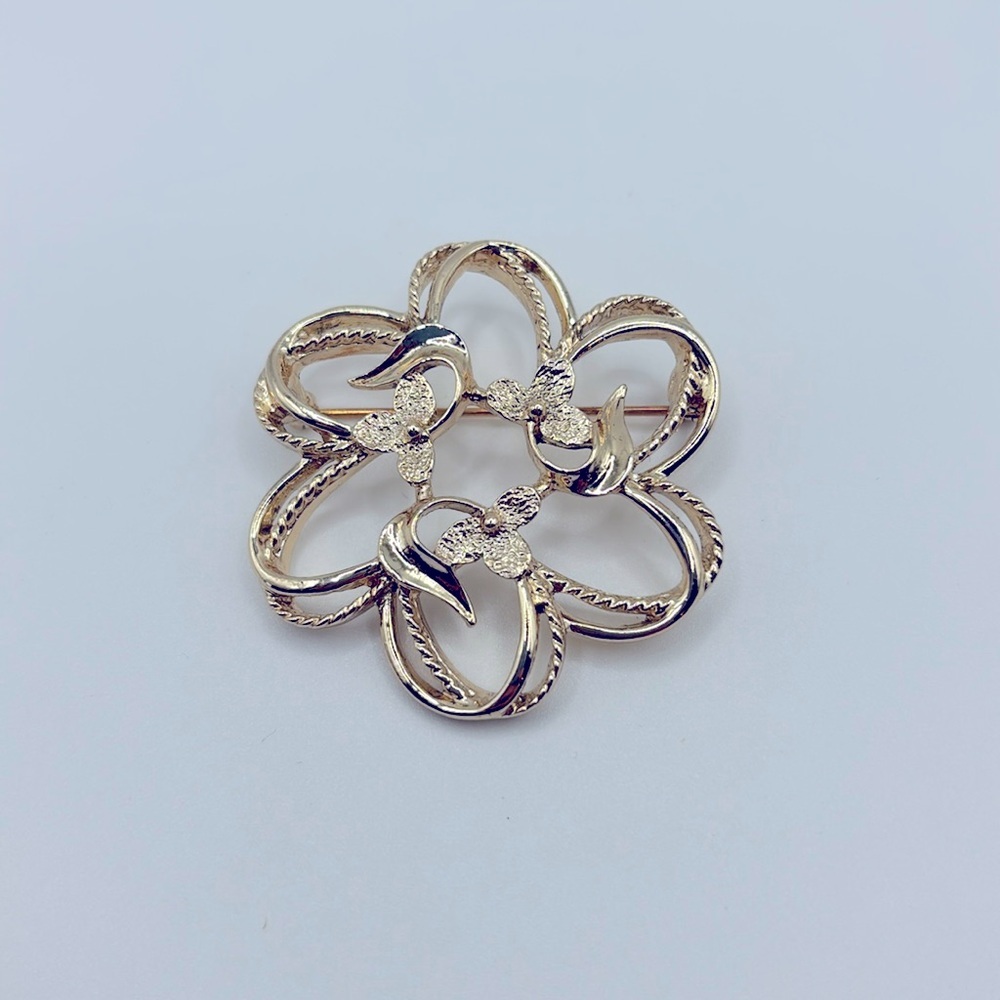 Vintage Sarah Coventry Flower Brooch - Elegant Floral Design